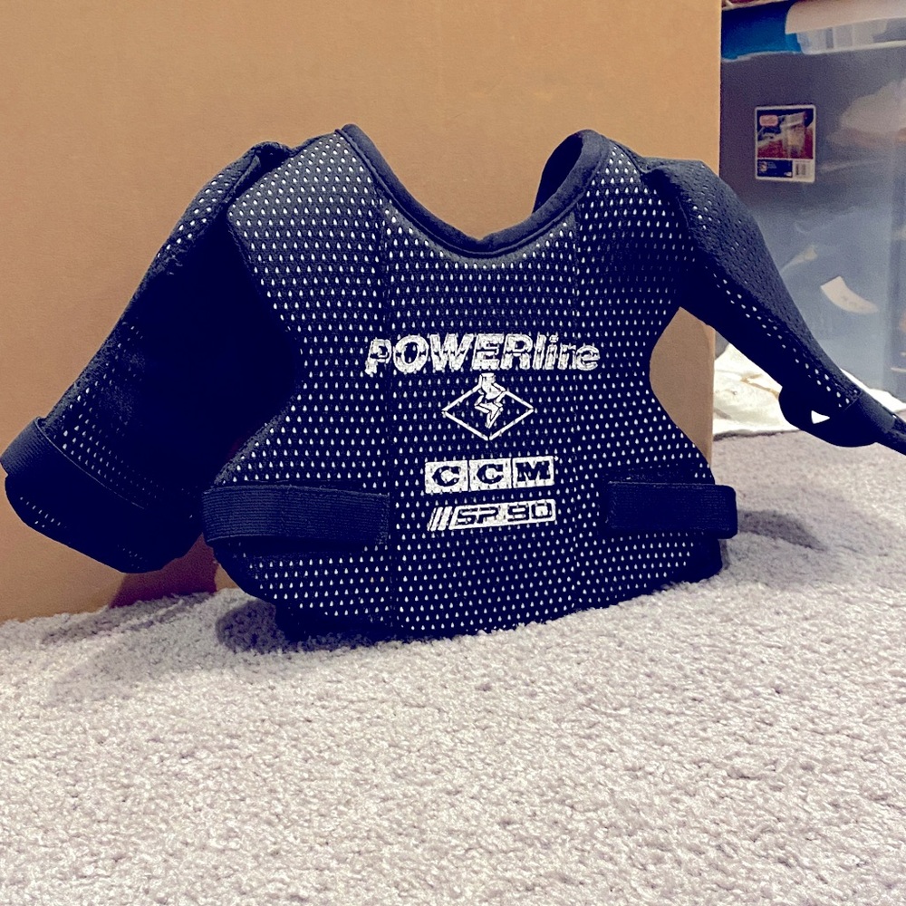 CCM Powerline SP 90 Black and White Shoulder Pads